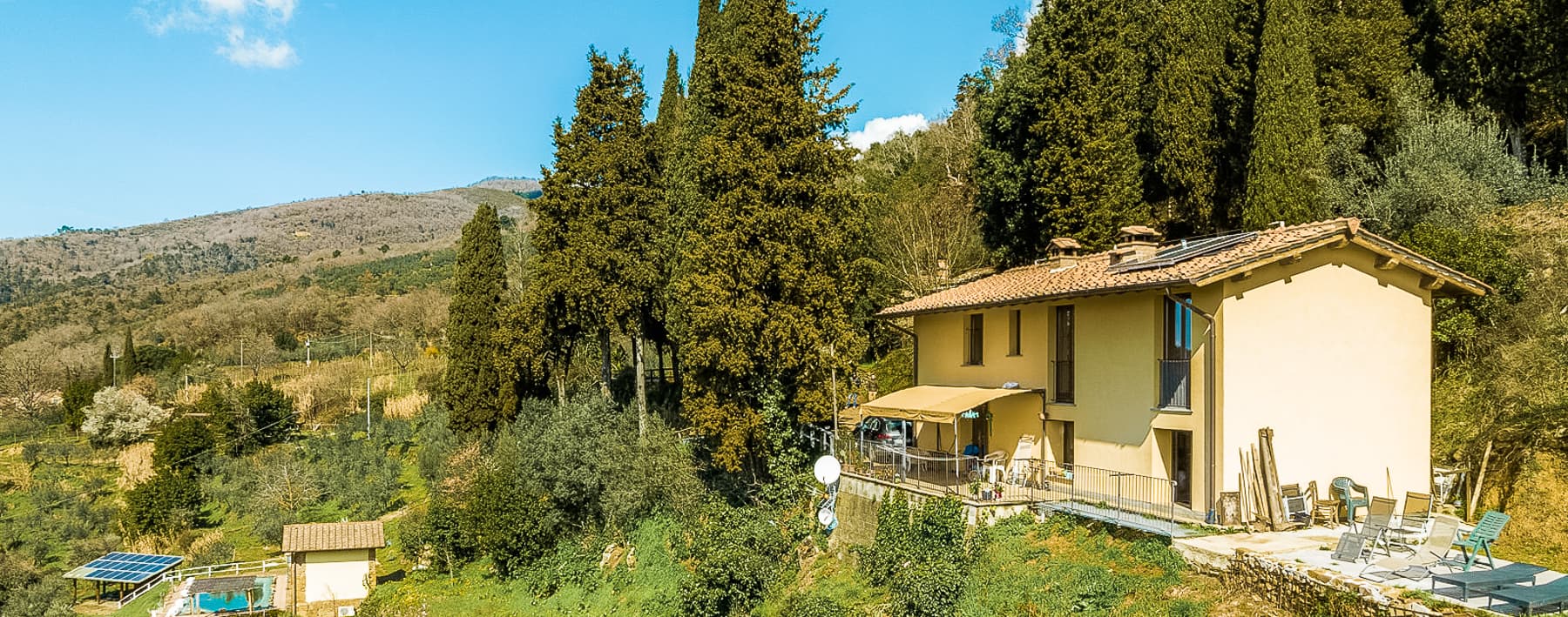 Casale con Maneggio e Vista Panoramica in Toscana