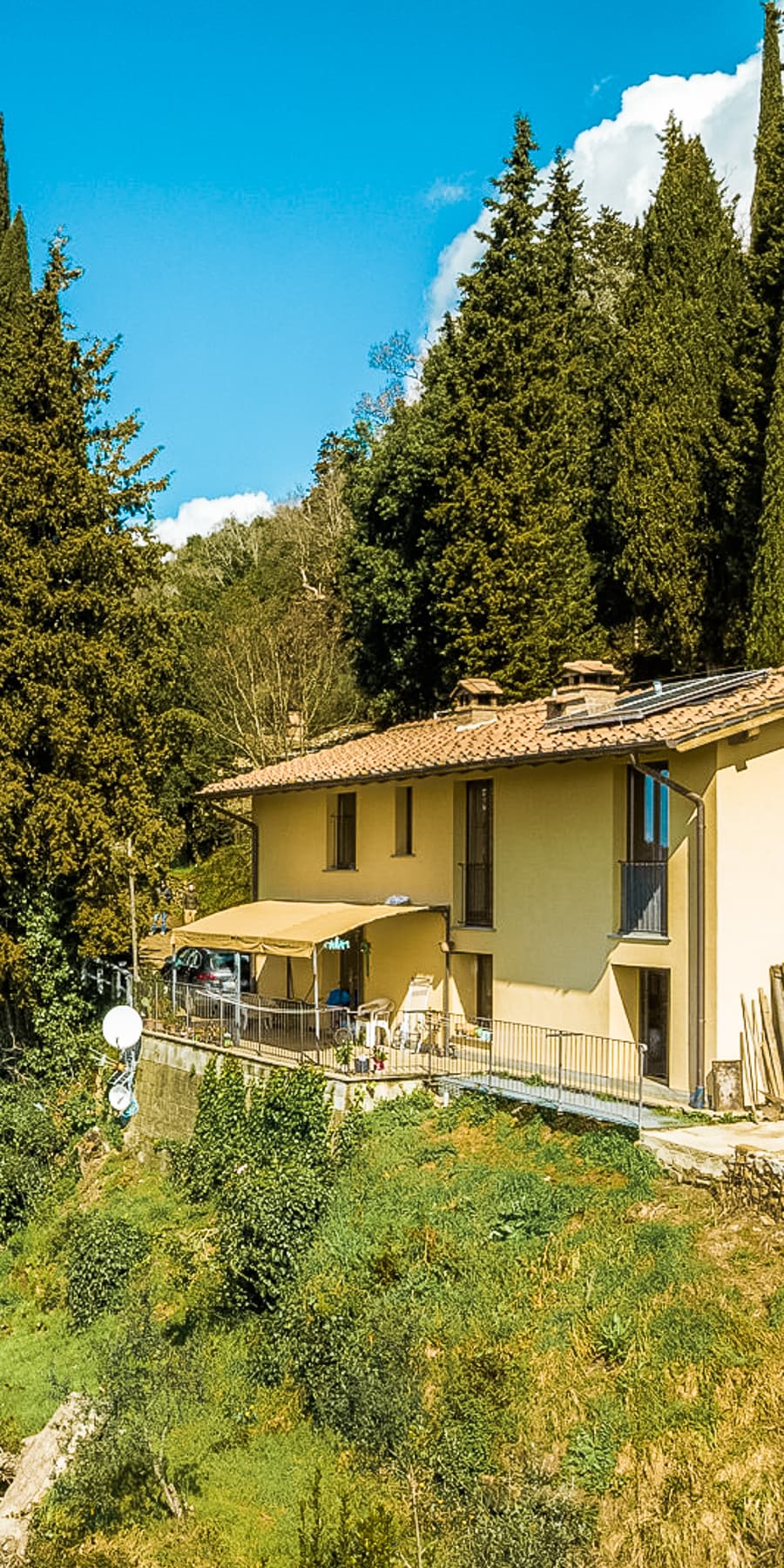Casale con Maneggio e Vista Panoramica in Toscana