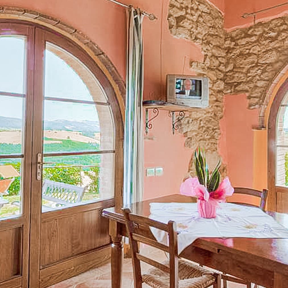 Villa in Volterra, Tuscany: Spacious and Modern