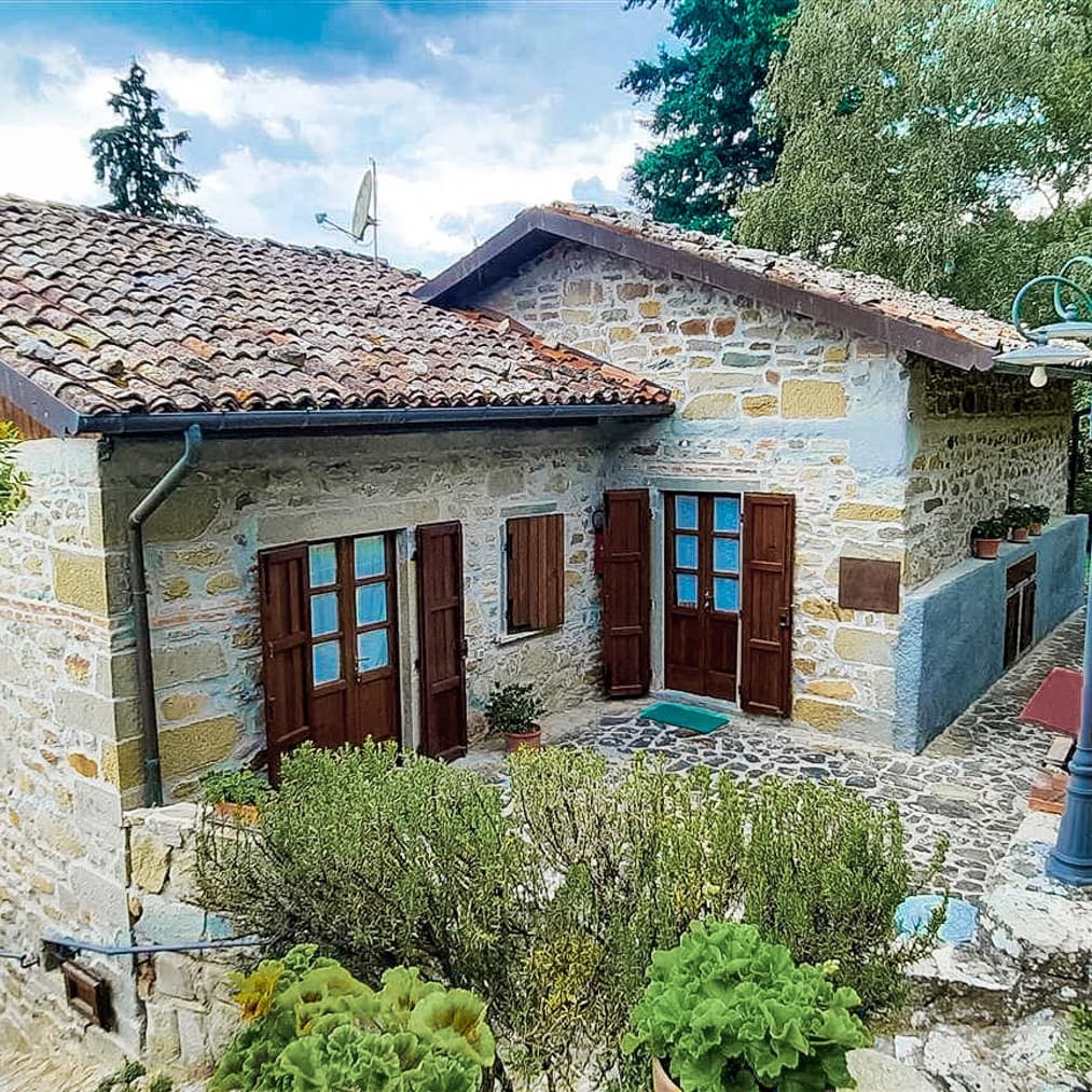 Rustic Country House in Serene Tuscan Countryside
