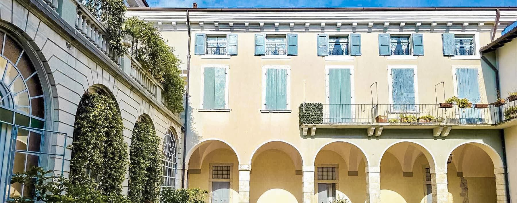 Elegant Apartment by Lake Garda in Lombardia