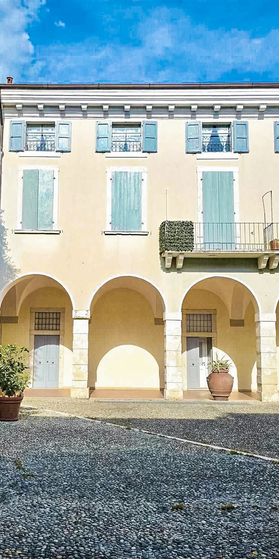 Elegant Apartment by Lake Garda in Lombardia