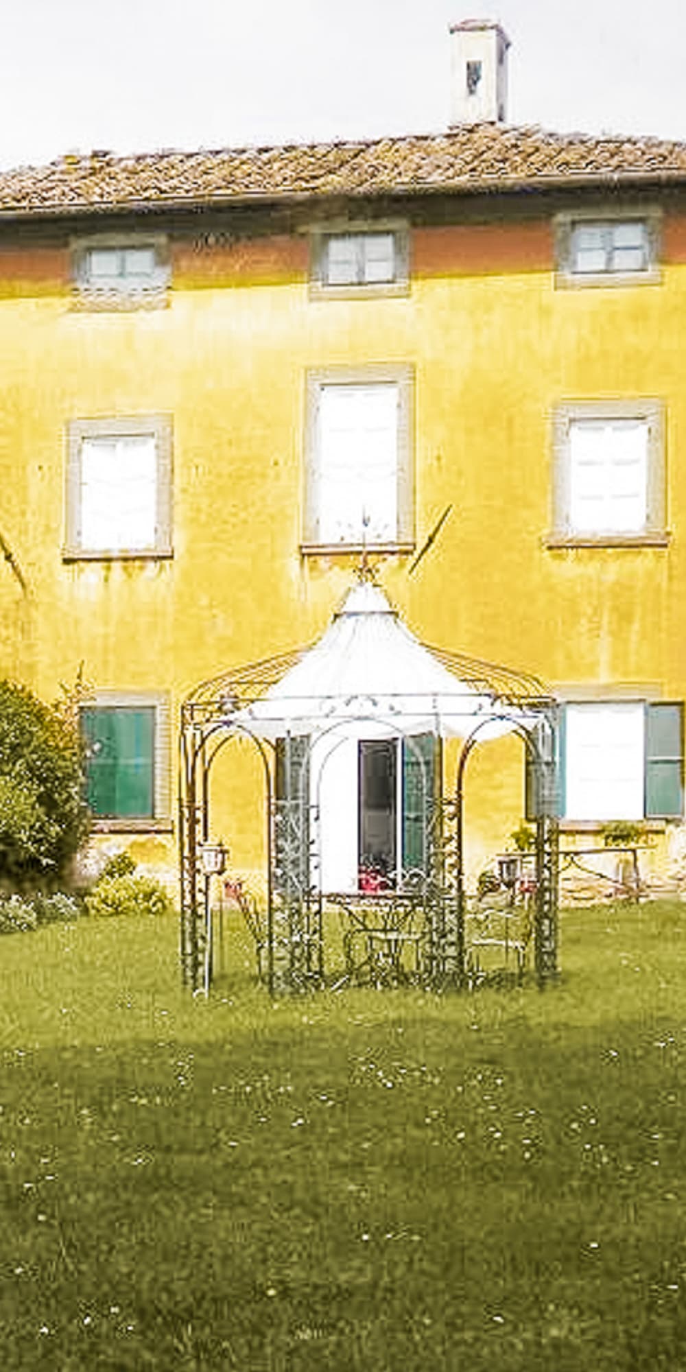 Casale in Vendita a Capannori con Vista su Toscana