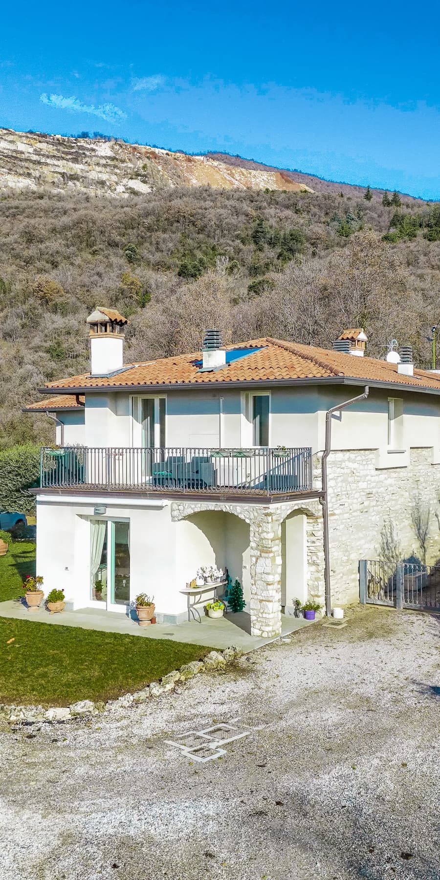 Villa immersa nel verde delle colline di Botticino