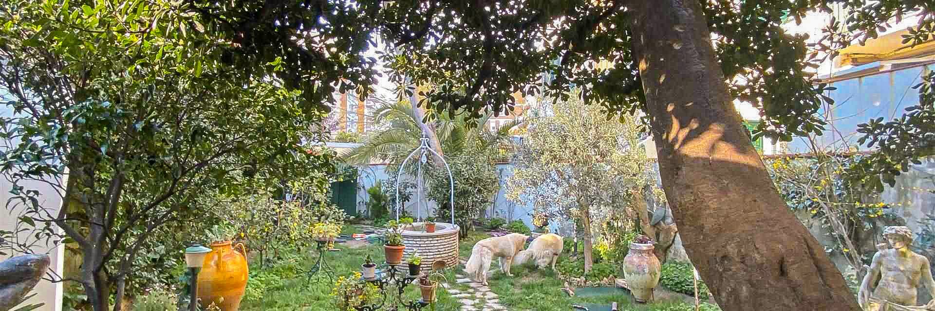 Spacious Villa in Livorno, Tuscany with Garden