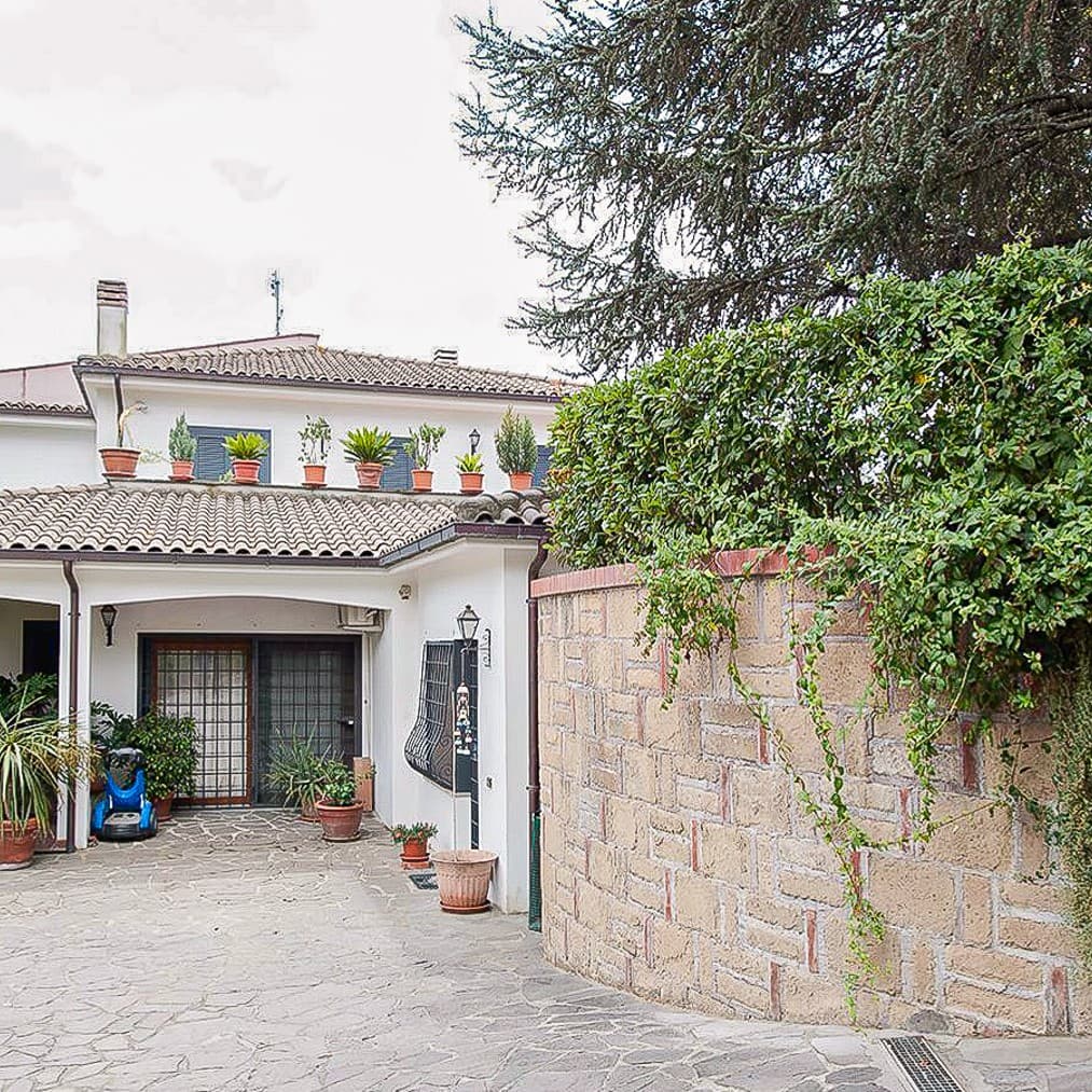 Elegant Villa in Riano, Lazio near Rome