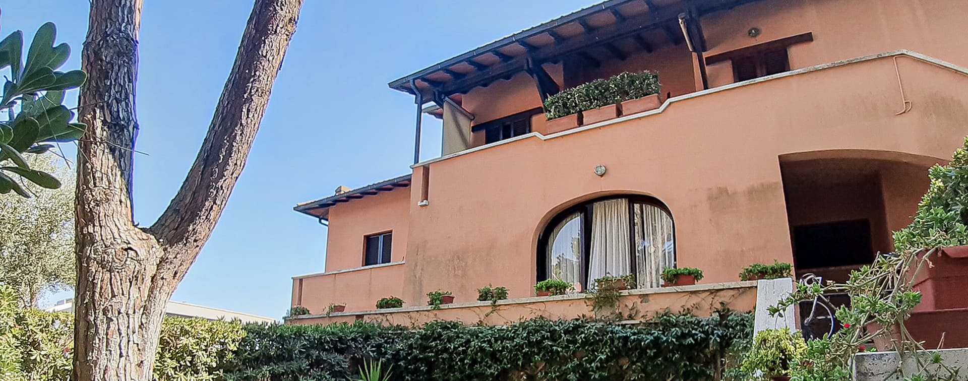 Row House in Castiglione della Pescaia, Tuscany