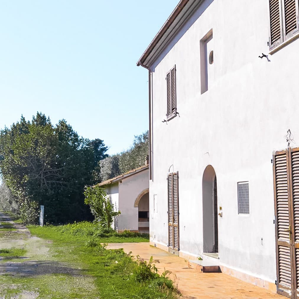 Detached House for Sale in Cecina, Tuscany