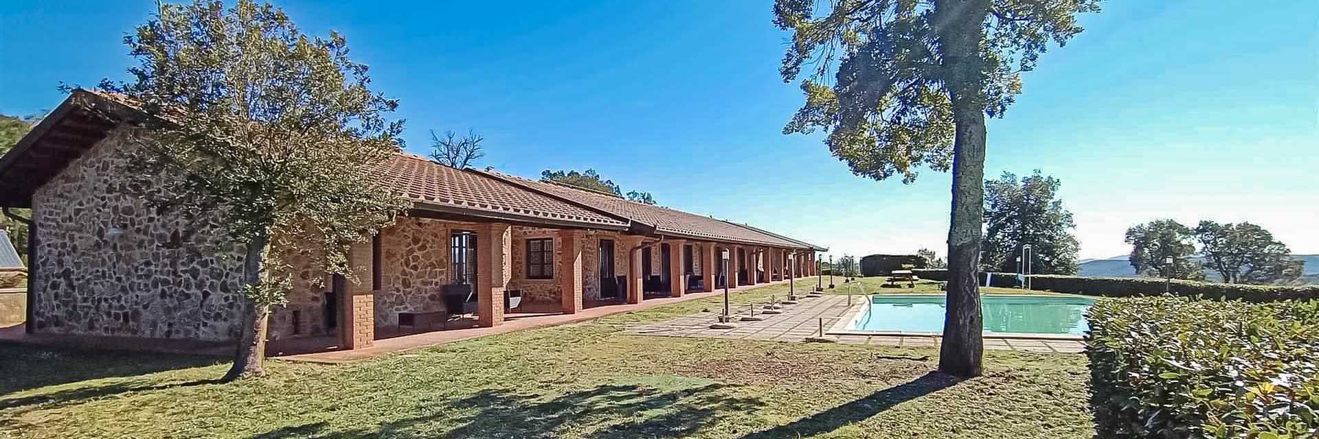 Casale con Piscina e Vista Panoramica in Toscana
