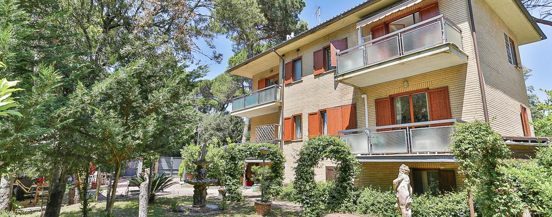 Villa in Viareggio: Tuscany's Coastal Gem