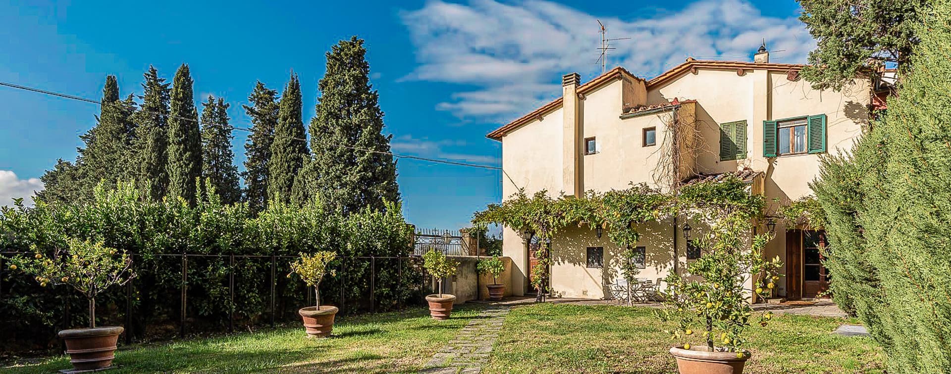 Historic Villa with 14th-Century Frescoes in Florence