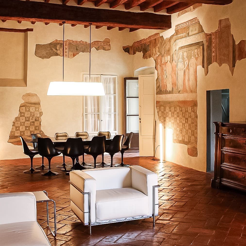 Historic Villa with 14th-Century Frescoes in Florence