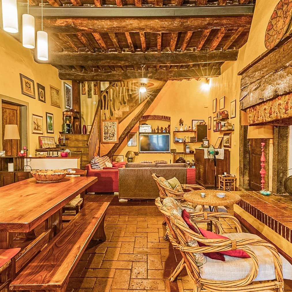 Casale ristrutturato con piscina nel verde del Chianti