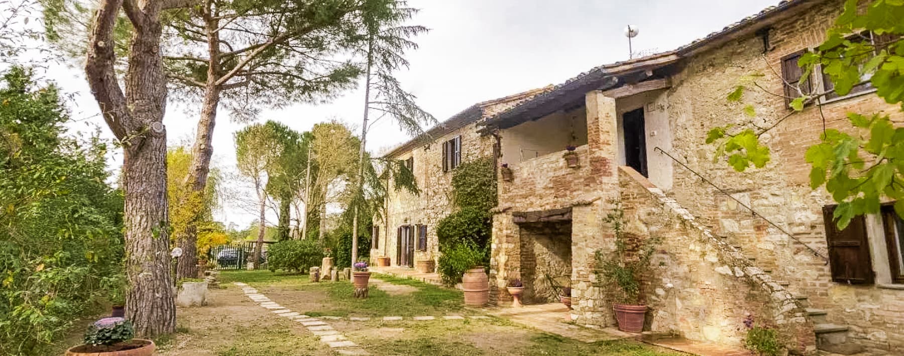 Casale con piscina nel cuore verde dell'Umbria