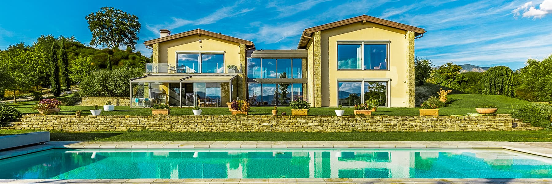 Elegant Villa Amidst Tuscany's Rolling Hills