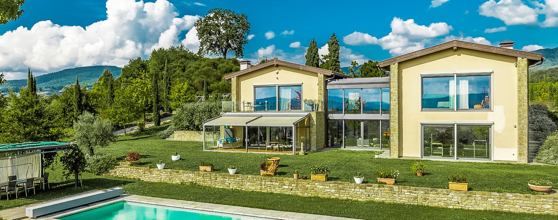 Elegant Villa Nestled in Tuscany's Scenic Hills