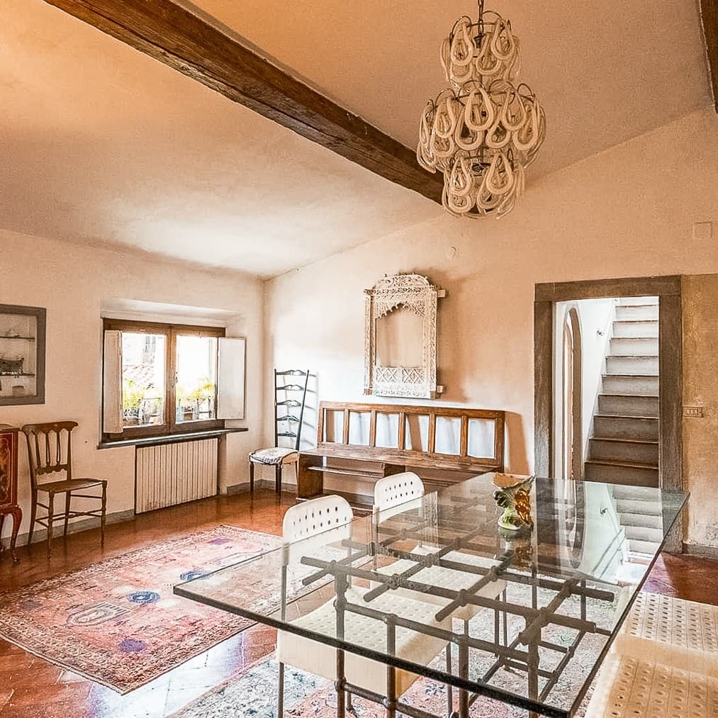 Elegant Apartment in Florence's Historic Oltrarno