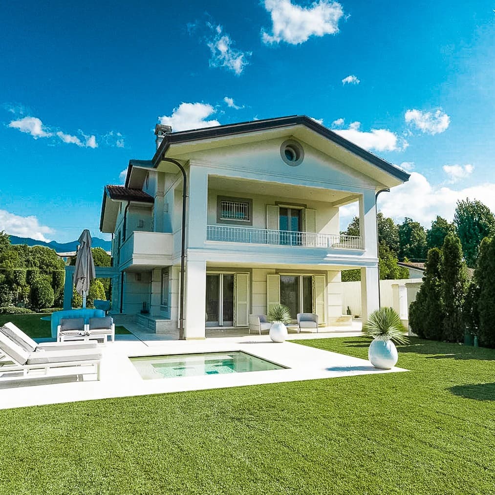 Elegant Villa with Garden, Forte dei Marmi, Tuscany
