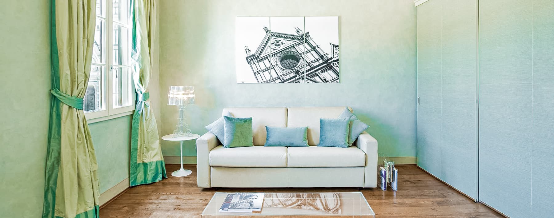 Elegant Apartment Overlooking Piazza Santa Croce, Florence