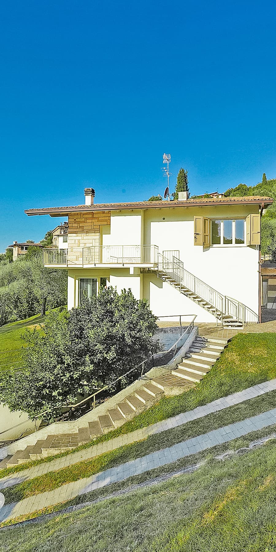 Luxury Villa Overlooking Lake Garda, Lombardia