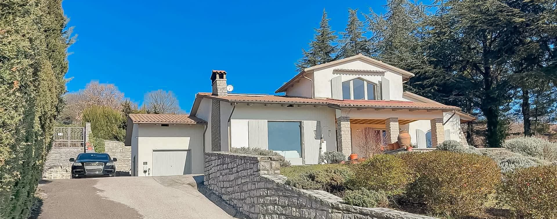 Enchanting Villa with Lake Views in Umbria's Lisciano Niccone