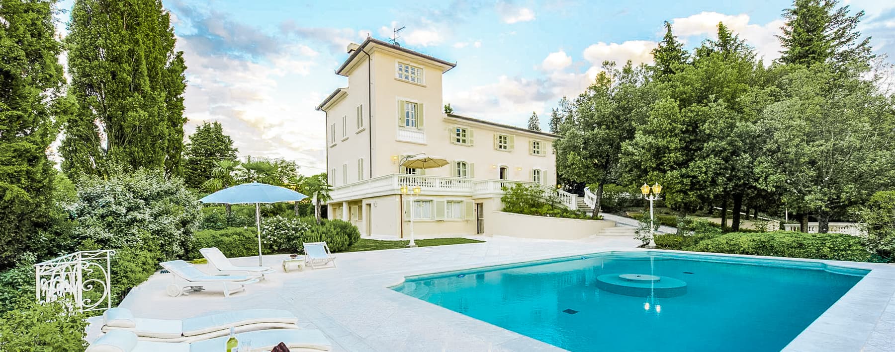Art Nouveau Villa in Panoramic Tuscany Hills