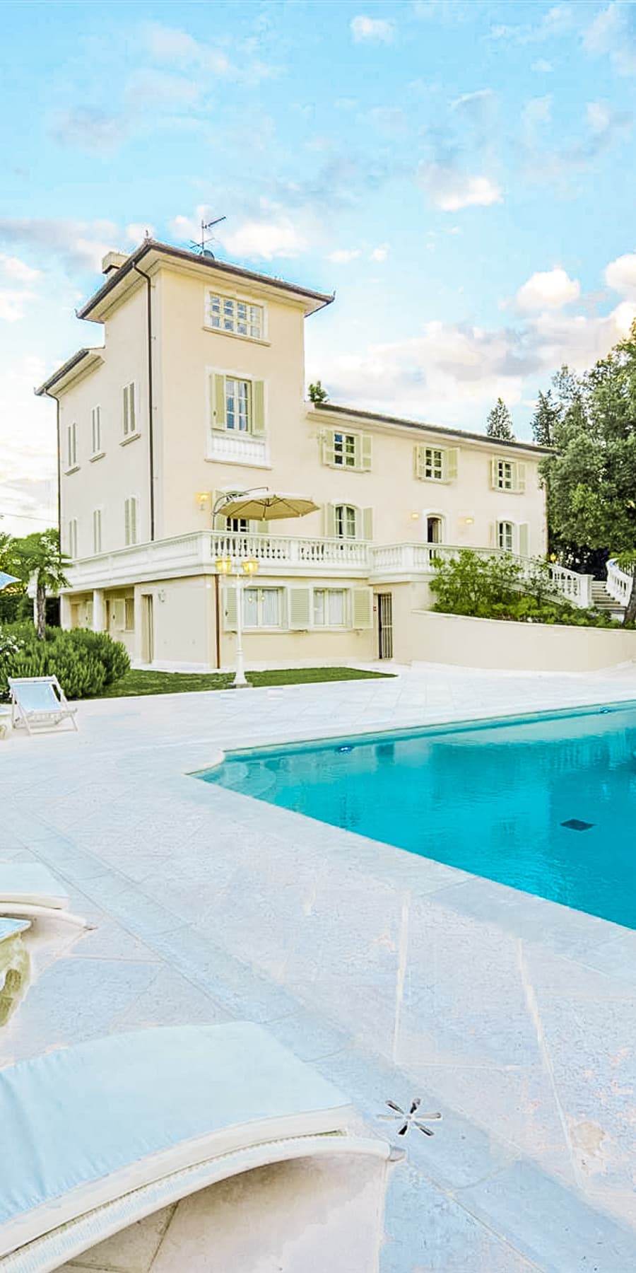 Art Nouveau Villa in Panoramic Tuscany Hills