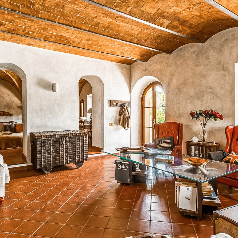 Casale con piscina e giardino nella campagna di Volterra