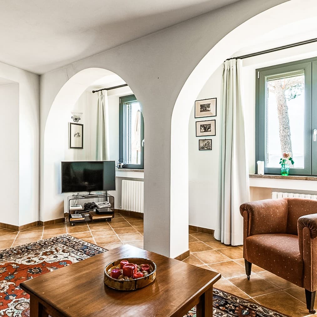 Magnificent Villa with Pool in Umbria's Trasimeno Area