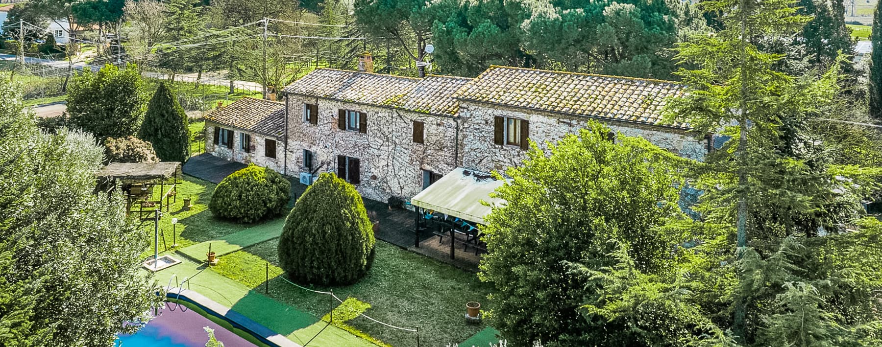 Rustic Farmhouse with Pool in Umbrian Countryside