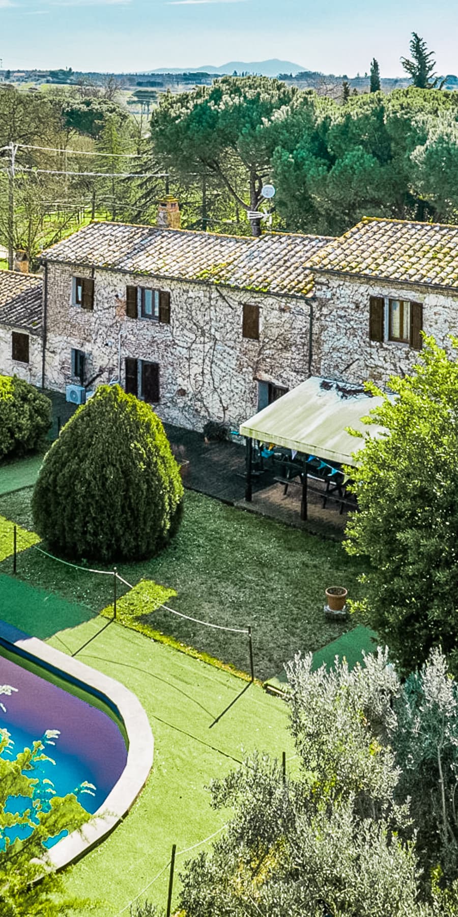Rustic Farmhouse with Pool in Umbrian Countryside