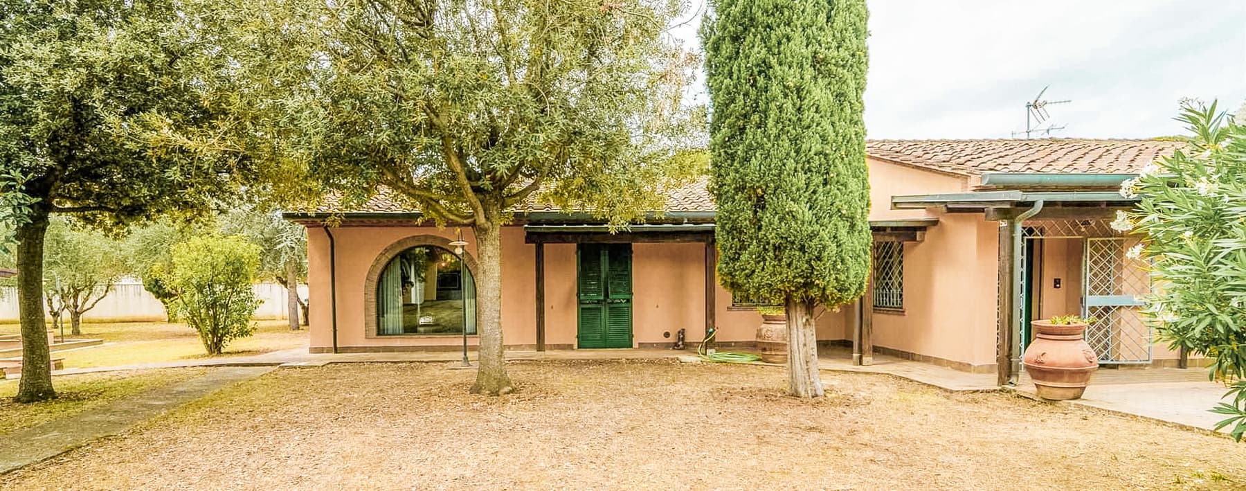 Charming Tuscan Villa Near Cecina's Seaside