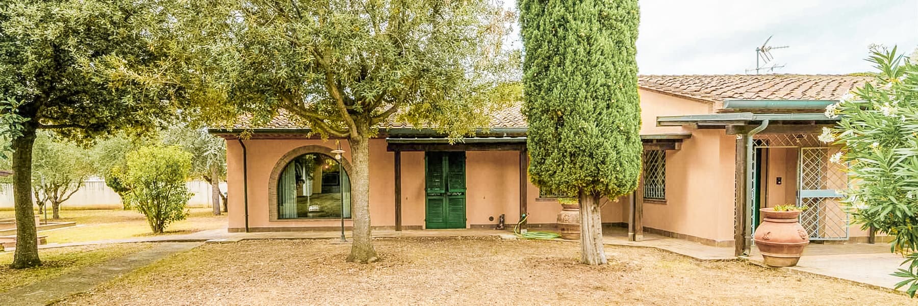 Charming Tuscan Villa Near Cecina's Seaside