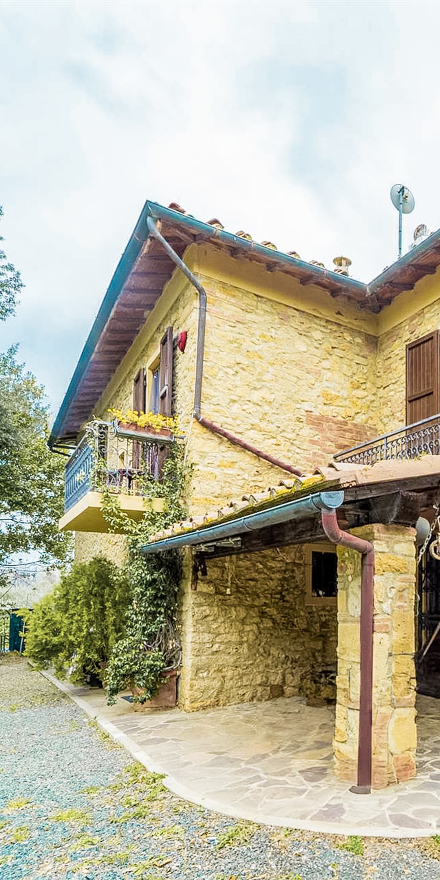 Spacious Villa in Charming Guardistallo, Tuscany