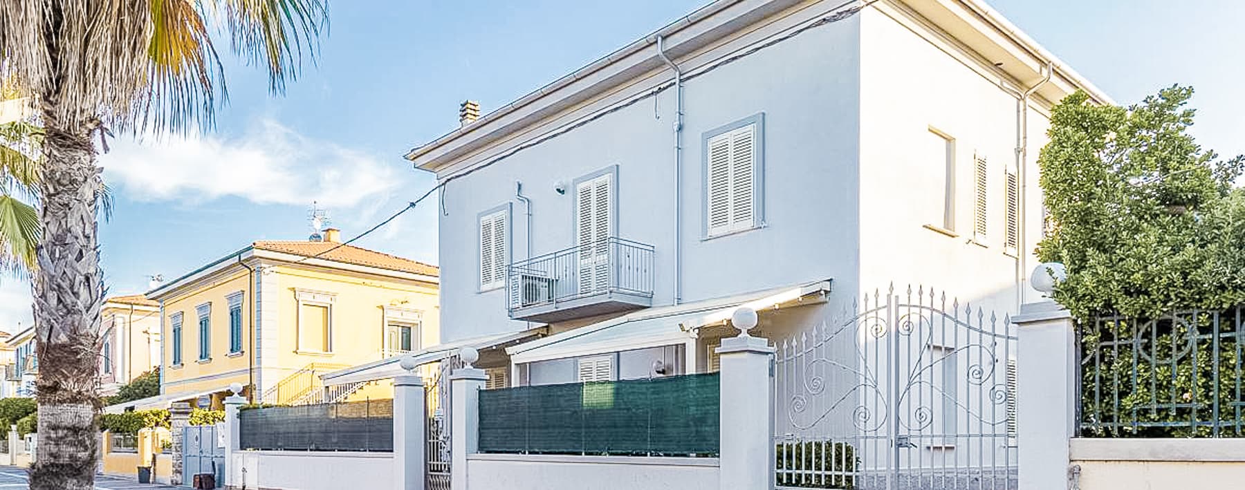 Restored Villa with Garden in Cecina, Tuscany