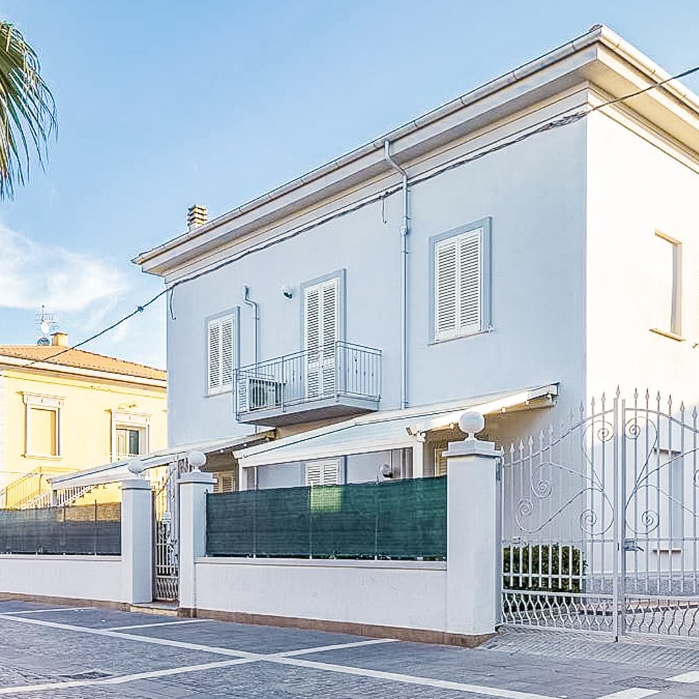 Restored Villa with Garden in Cecina, Tuscany
