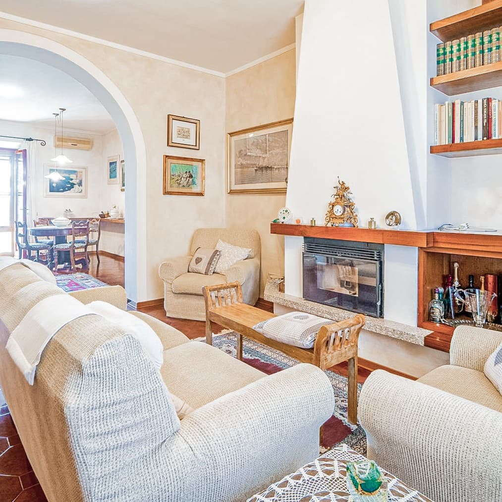 Charming Villa in Chianni, Tuscany's Scenic Hills