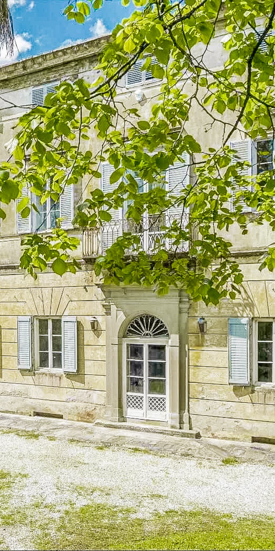 Historic Villa Overlooking Lucca in Tuscany