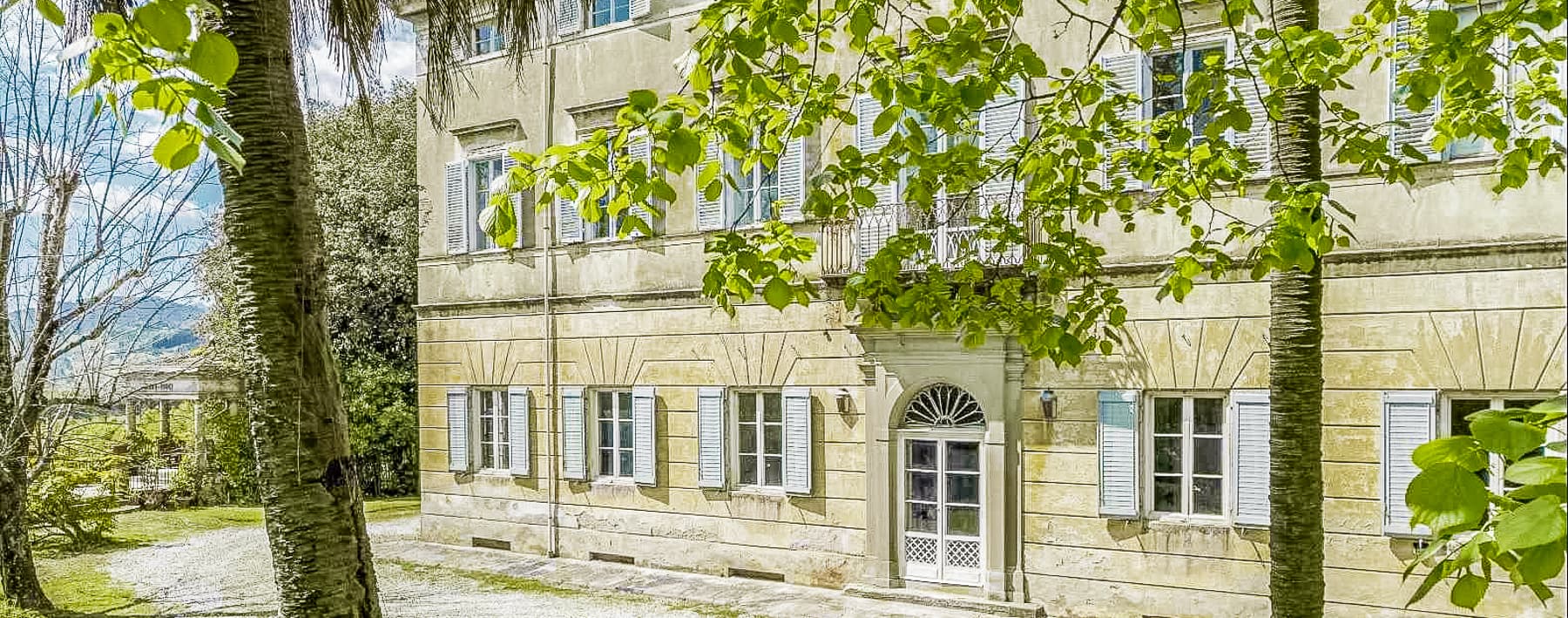 Historic Villa Overlooking Lucca in Tuscany