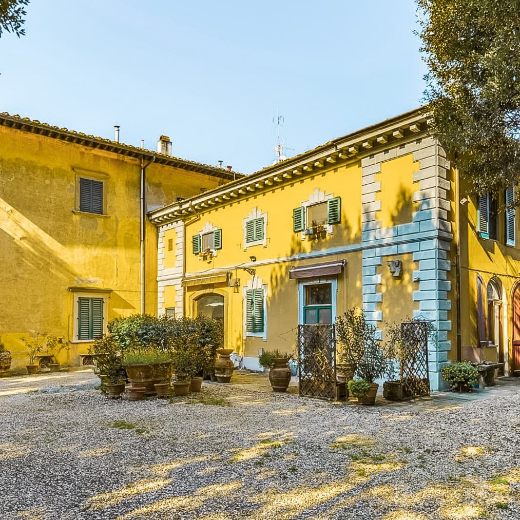 Historic Apartment With Olive Grove in Florence