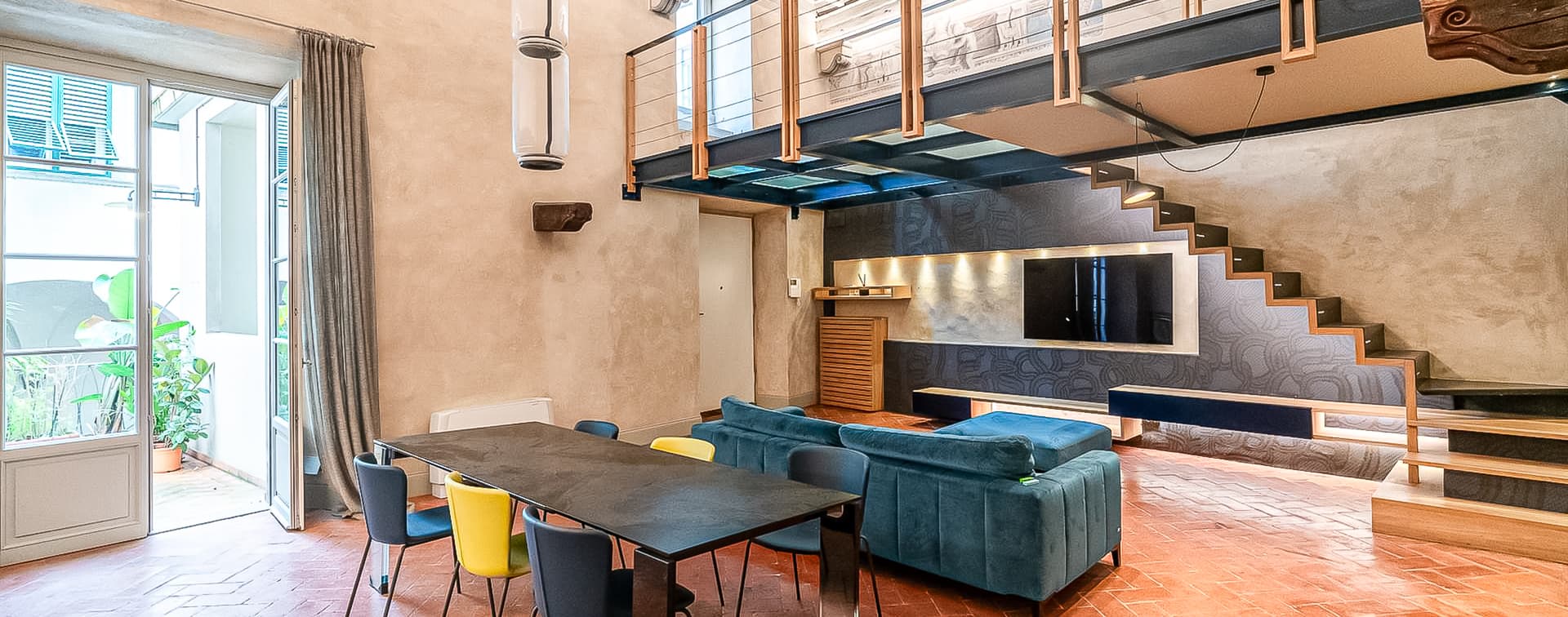 Historic Apartment Steps from Ponte Vecchio, Florence