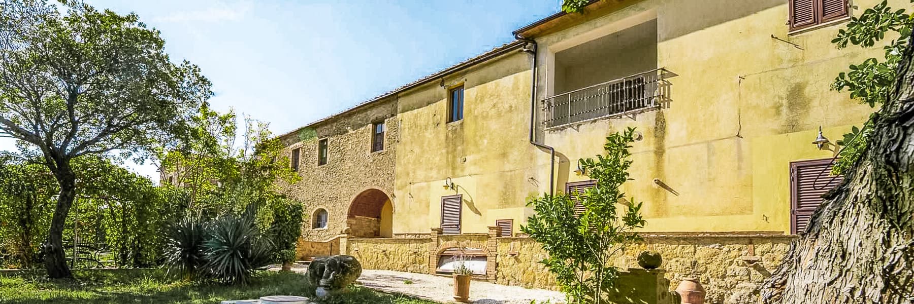 Charming Farmhouse in Pomarance, Tuscany, 670 Sq. mt.