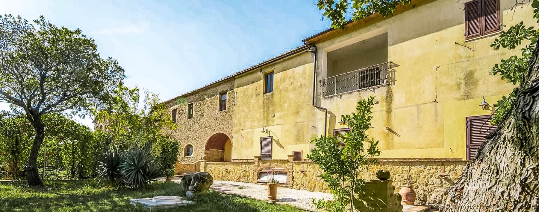 Charming Farmhouse in Pomarance, Tuscany, 670 Sq. mt.