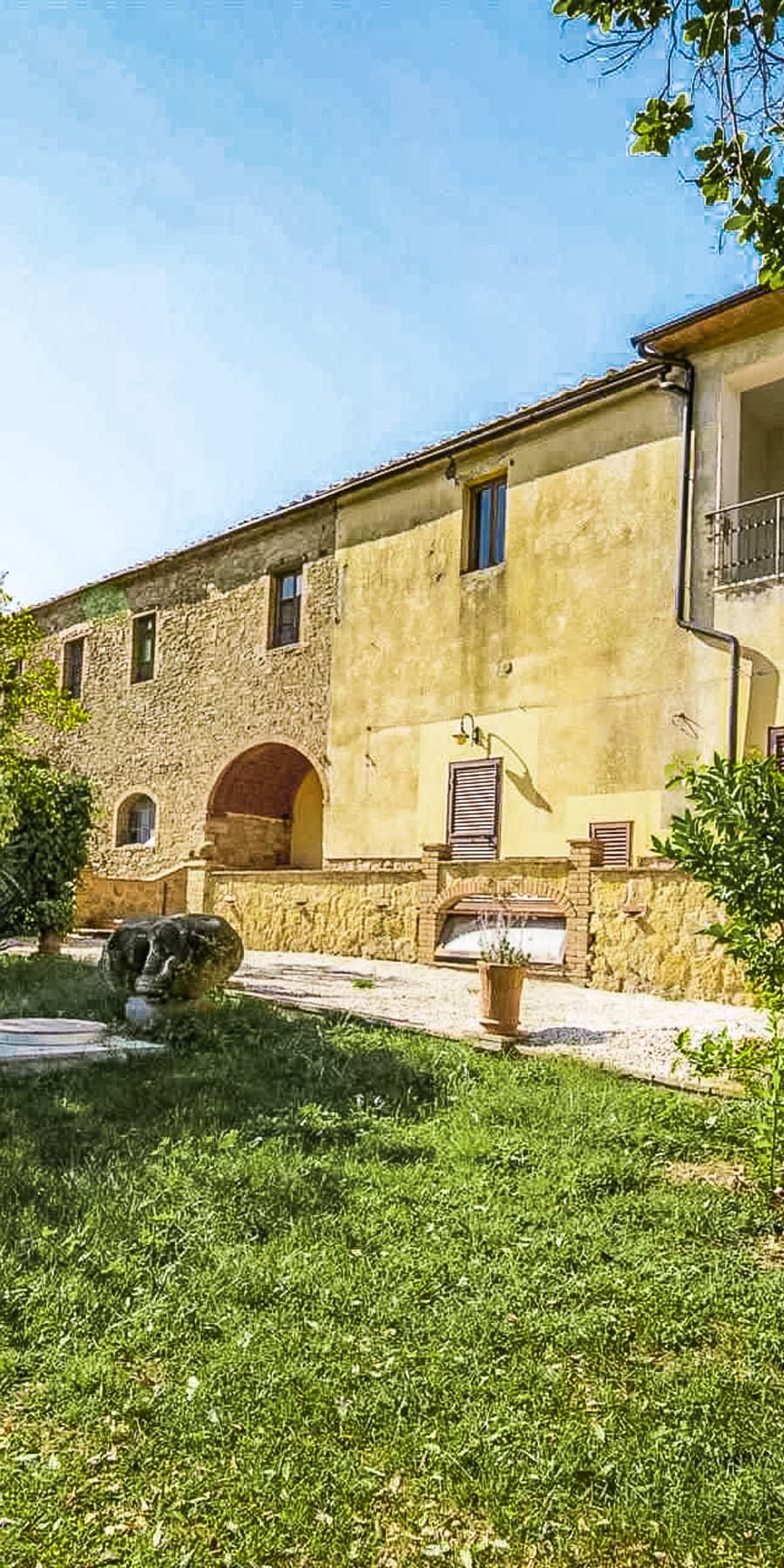 Charming Farmhouse in Pomarance, Tuscany, 670 Sq. mt.
