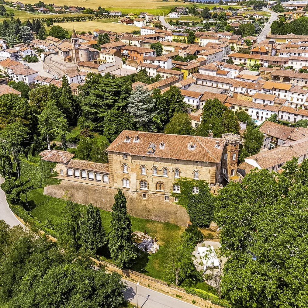 Castle in Felizzano, Piedmont: Hotel & Event Venue