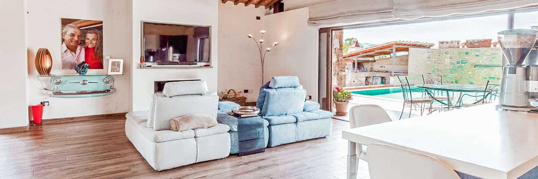 Villa moderna a Castiglione del Lago, 300mq e piscina