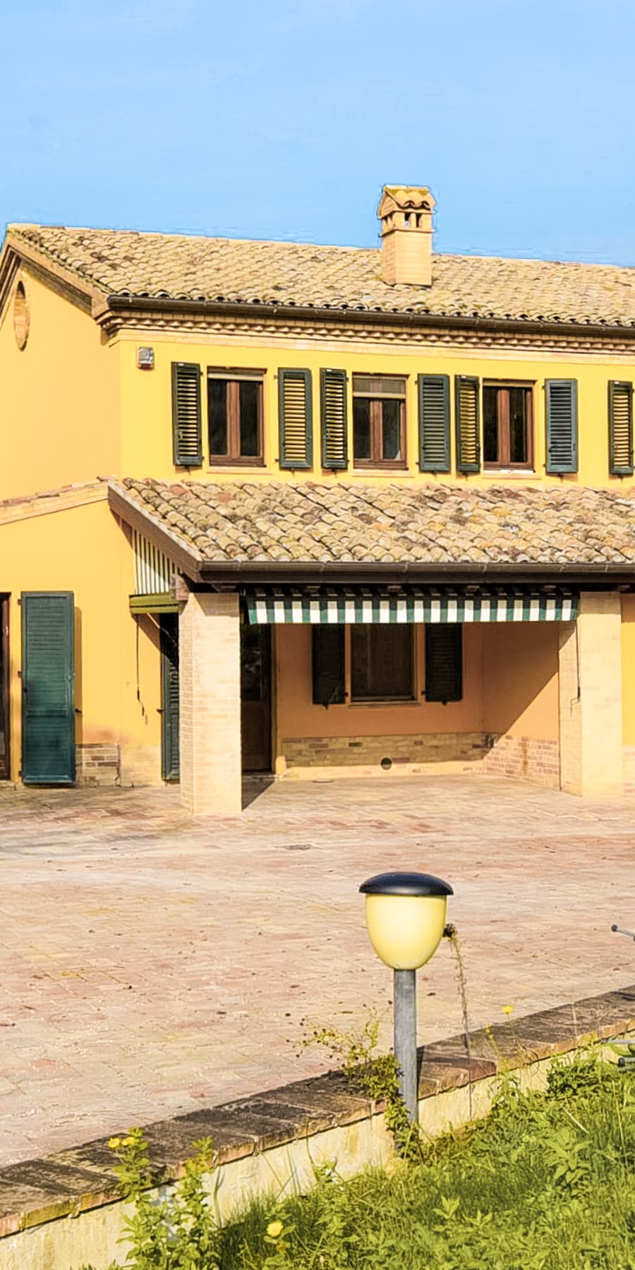 Villa con Piscina e Vista Panoramica a Recanati