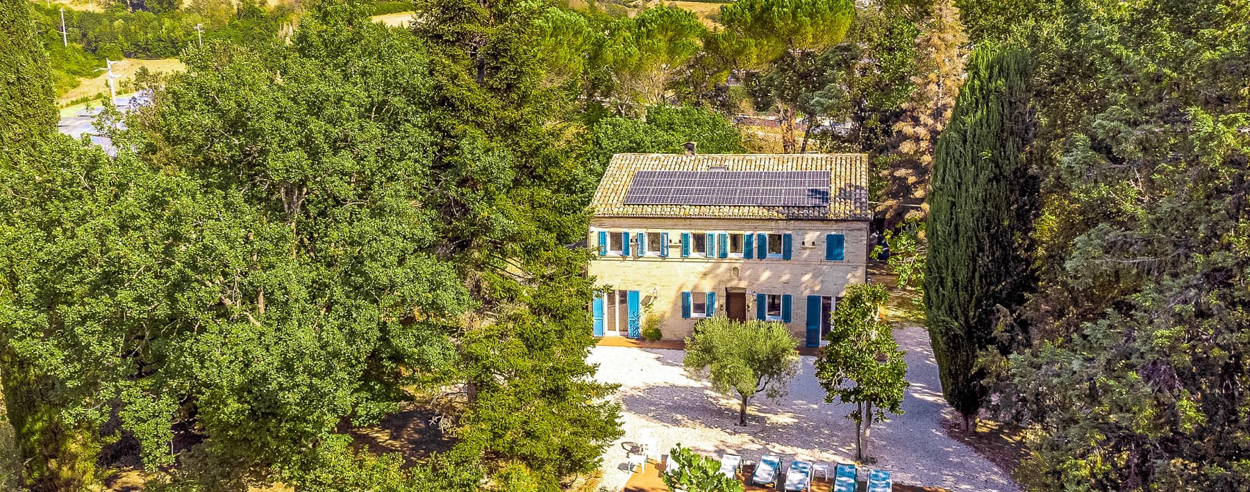 Villa con Piscina e Giardino a Monte Vidon Corrado