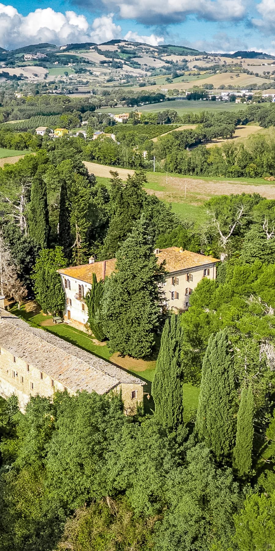 Edificio storico ad Arcevia, villa affrescata 1284 mq