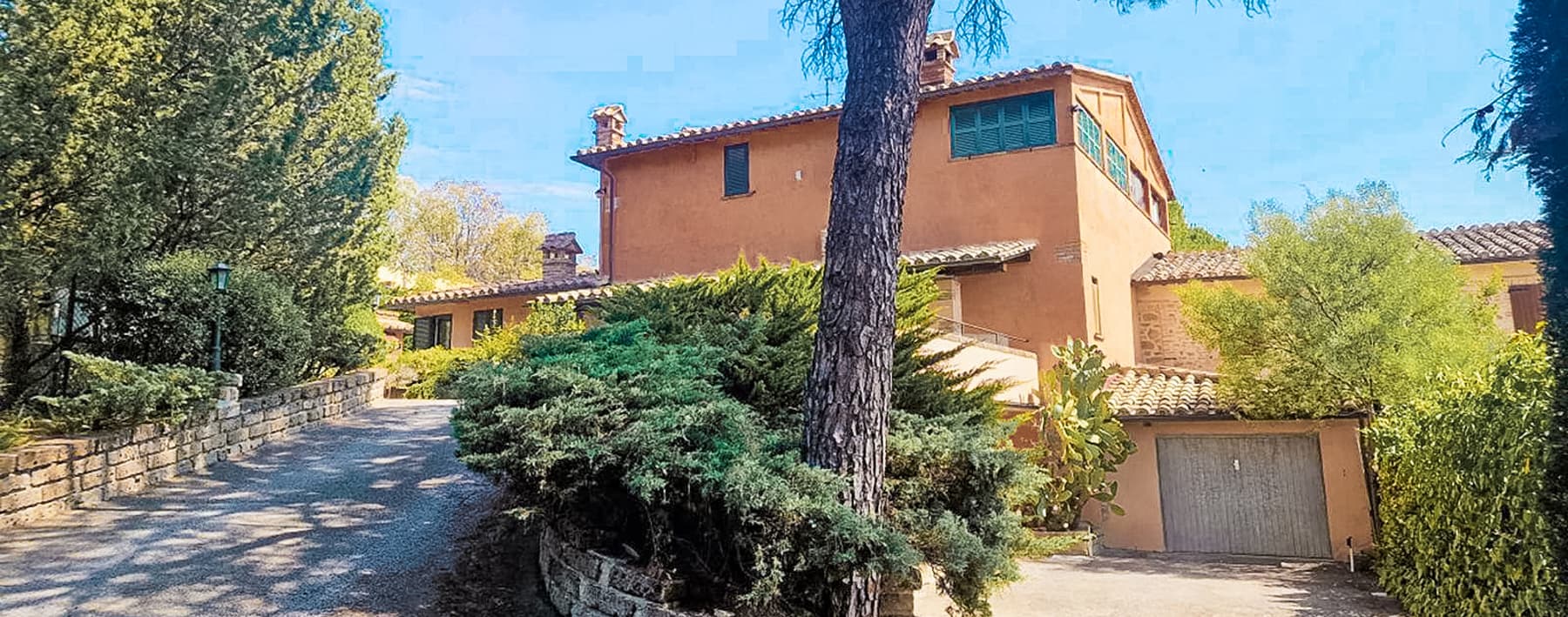Detached House with Pool Near Lake Trasimeno, Umbria